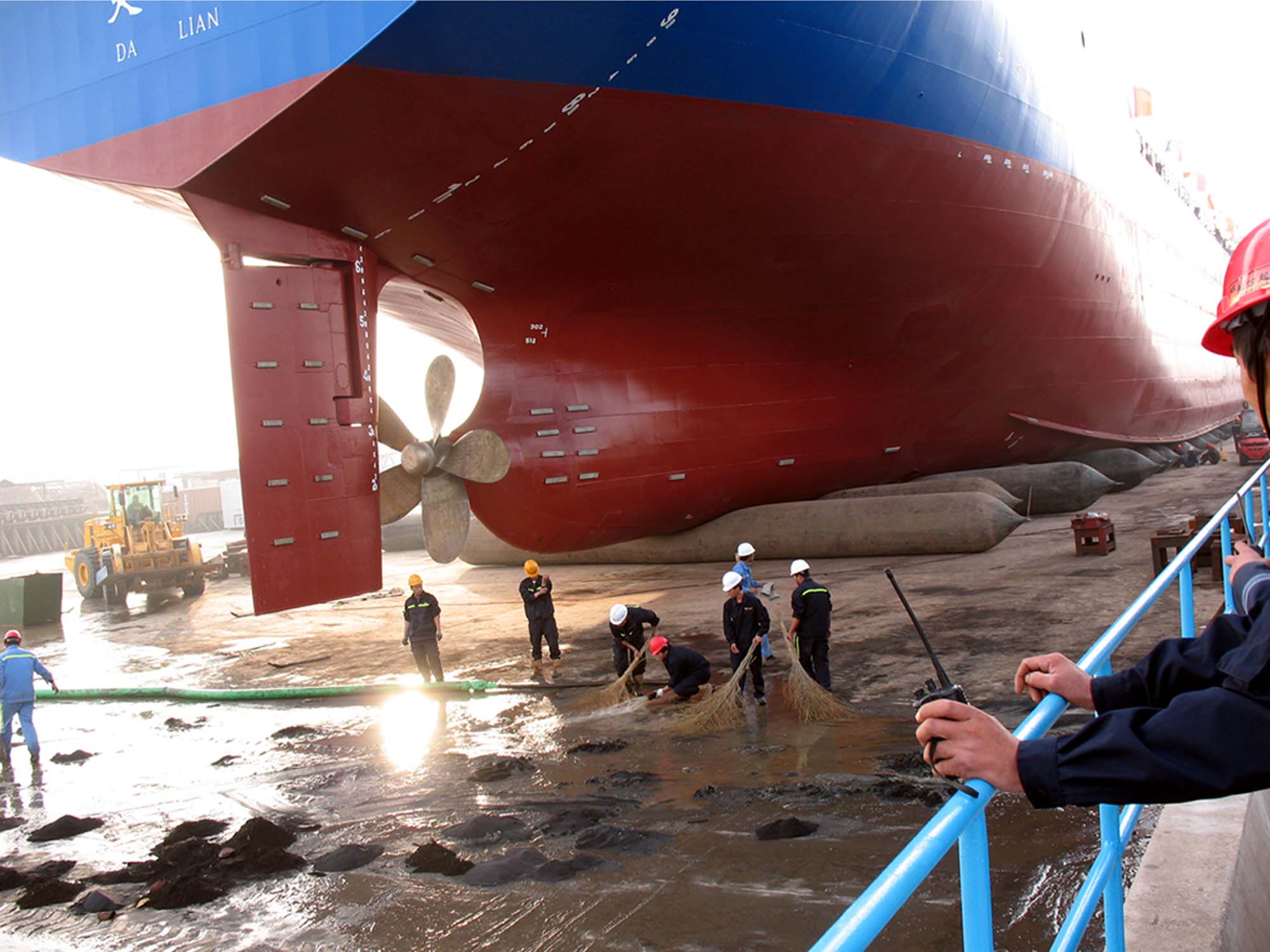 82 中国石油辽东湾石油装备工业园3万吨级气囊下水船台工程初步设计、施工图设计.jpg